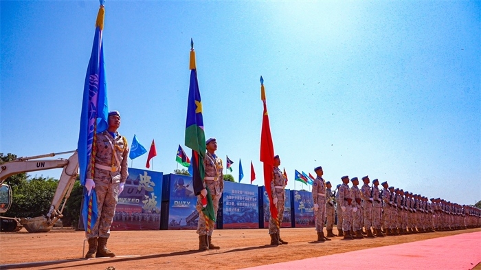 授勛官兵莊嚴(yán)列隊。王軍杰攝