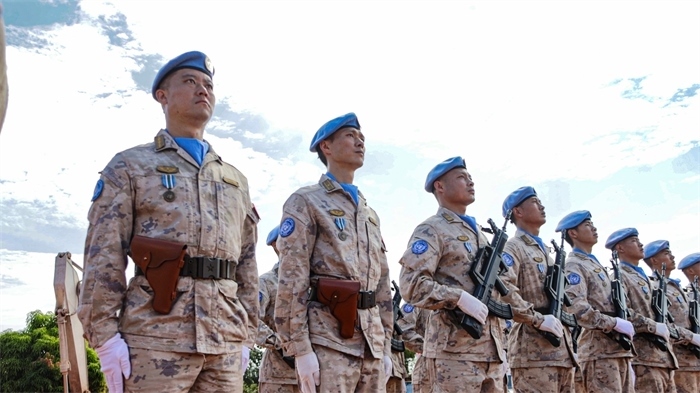 維和官兵整齊列隊。鄧原淘攝