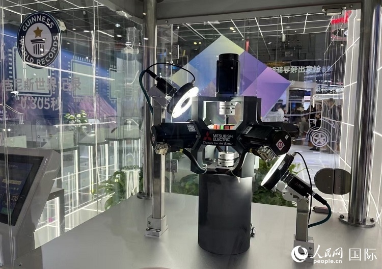 三菱電機開發(fā)的魔方機器人是吉尼斯世界紀錄保持者。人民網(wǎng)記者 陳思攝