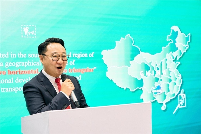 “中國(guó)館”貴州旅游推介會(huì)現(xiàn)場(chǎng)介紹。楊浩鵬