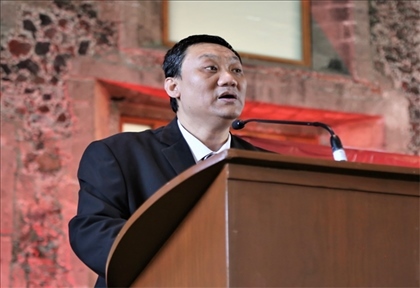 拉美分社負(fù)責(zé)人苗野主持慶?；顒?dòng)。主辦方供圖