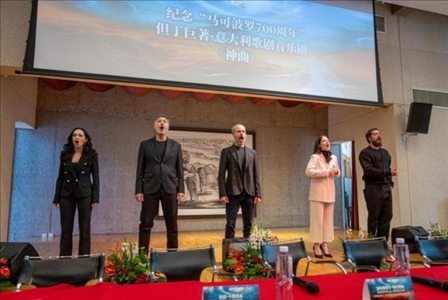 發(fā)布會(huì)現(xiàn)場(chǎng)，主創(chuàng)表演音樂劇片段。主辦方供圖