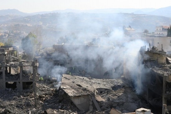 這是10月16日在黎巴嫩南部城鎮(zhèn)加納拍攝的遭摧毀的建筑。新華社發(fā)（阿里·哈希紹攝）