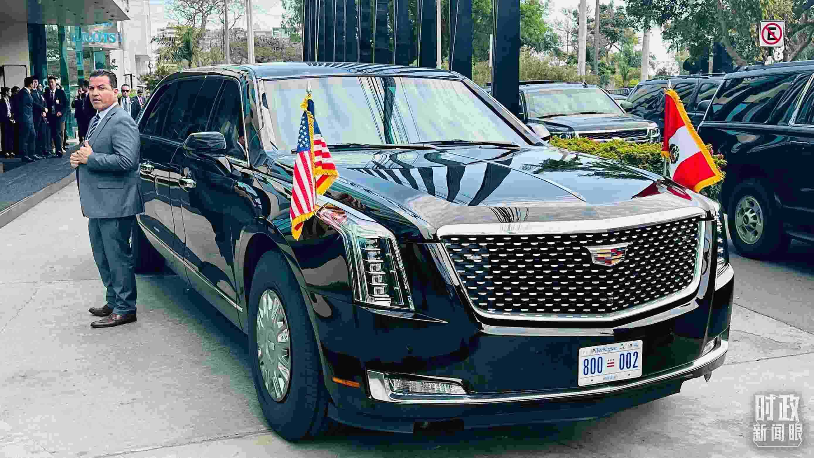 美國總統(tǒng)拜登乘車抵達(dá)中美元首會晤現(xiàn)場。（總臺央視記者范一鳴拍攝）