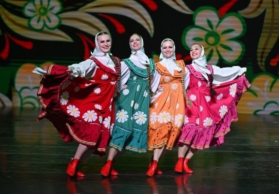 6月22日，2024-2025“中俄文化年”海南島歡樂節(jié)俄羅斯藝術團體巡演在?？谑信e行。新華社記者郭程攝