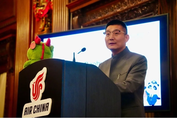 國(guó)航倫敦營(yíng)業(yè)部總經(jīng)理夏寶輝致辭。吳若鳴攝