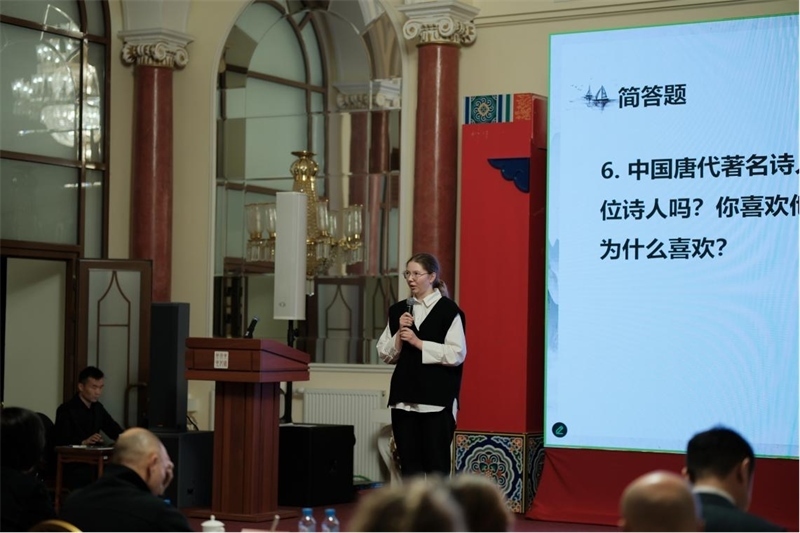 參賽選手現(xiàn)場答題。 俄羅斯國立人文大學(xué)孔子學(xué)院供圖