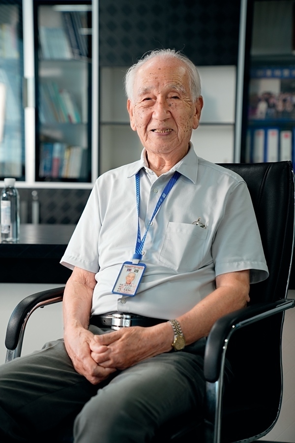 2024年8月，佐佐木俊一在深圳接受本刊記者采訪。