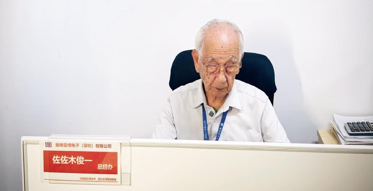 佐佐木俊一在工位上工作。（本刊記者 馮璐／攝）