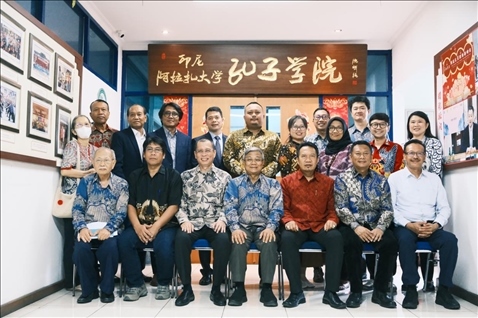 參會嘉賓合影。阿拉扎大學(xué)孔子學(xué)院供圖