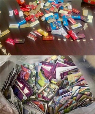 孩子們收集的煙卡、卡牌。受訪者供圖