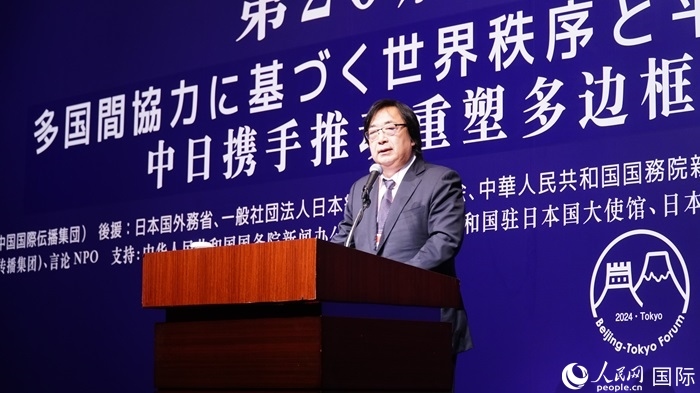 日本言論NPO理事長(zhǎng)工藤泰志宣讀《東京共識(shí)》。人民網(wǎng) 蔣曉辰攝