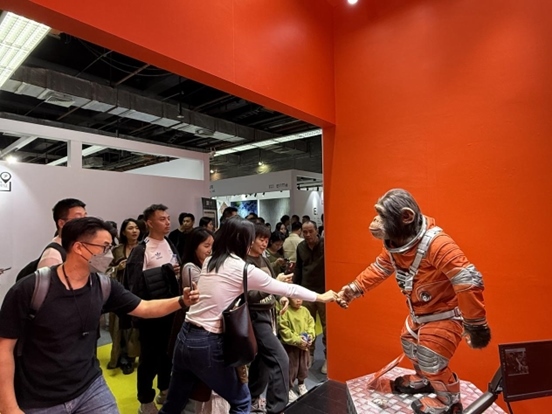 本土原創(chuàng)公司JIN ARTS帶領仿生機器人亮相廣州設計周11號館。（受訪者供圖）