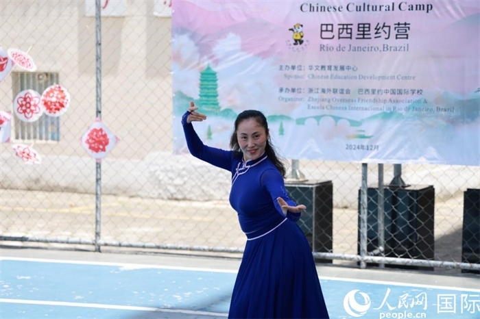 蒙古族舞蹈《熱土》表現(xiàn)出草原兒女的熱情與活力。人民網(wǎng)記者 陳海琪攝