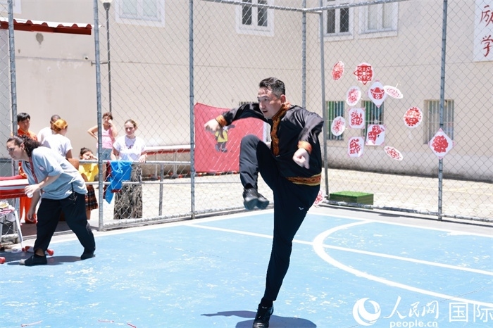 塔吉克舞蹈《夢想》通過靈動的舞姿展現(xiàn)了塔吉克族對美好生活的向往，仿佛帶領觀眾走進了帕米爾高原。人民網(wǎng)記者 陳海琪攝