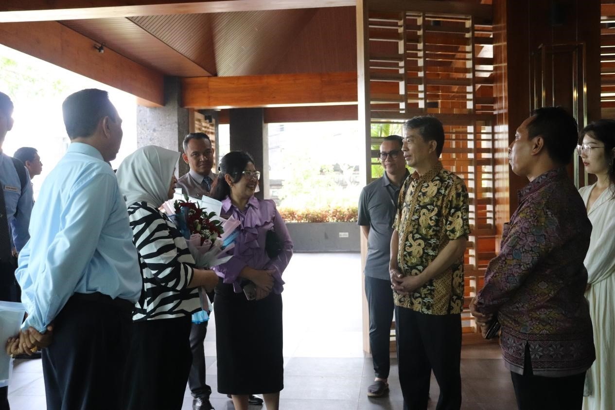 馬蒂尼與師生交流。烏達(dá)雅納大學(xué)旅游孔子學(xué)院供圖