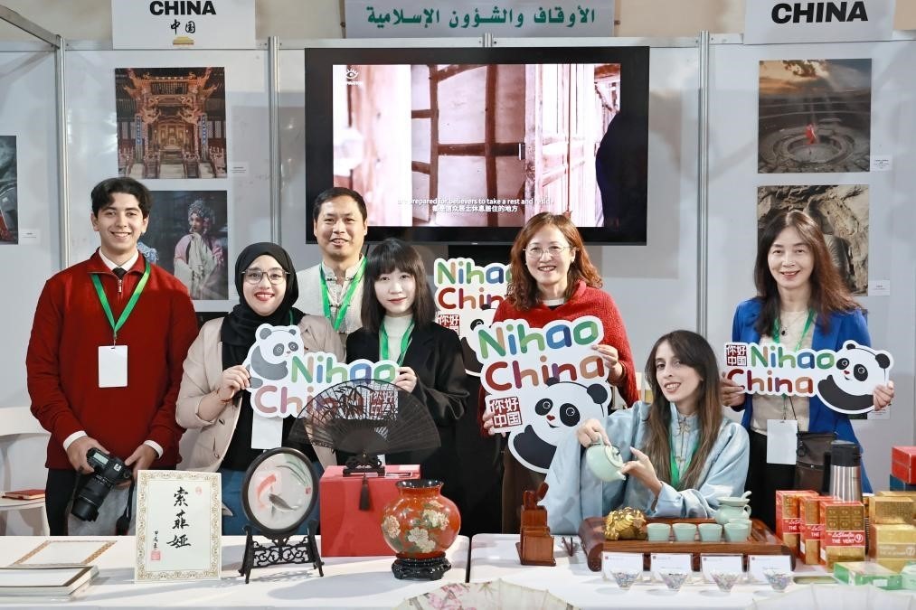 中摩與會(huì)代表合影。拉巴特中國(guó)文化中心供圖