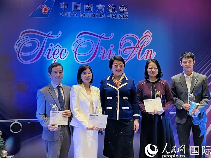 中越航司界代表在交流會上合影。人民網(wǎng)記者 楊曄攝