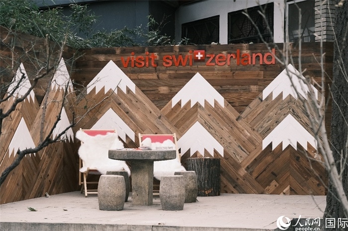 瑞士小木屋一隅，靜謐中散發(fā)出阿爾卑斯的冬日溫情。人民網(wǎng) 實(shí)習(xí)生黃睿攝