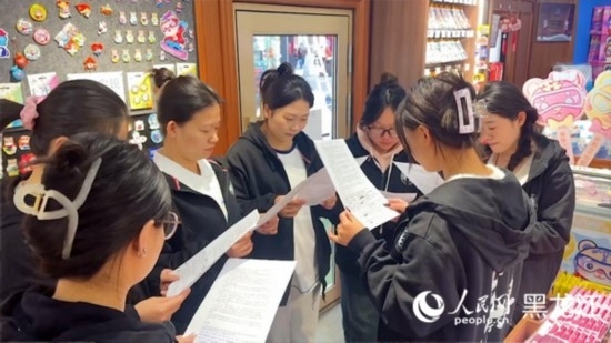 工會(huì)組織企業(yè)職工開(kāi)展技能培訓(xùn)活動(dòng)。人民網(wǎng)記者 張哲鑫攝