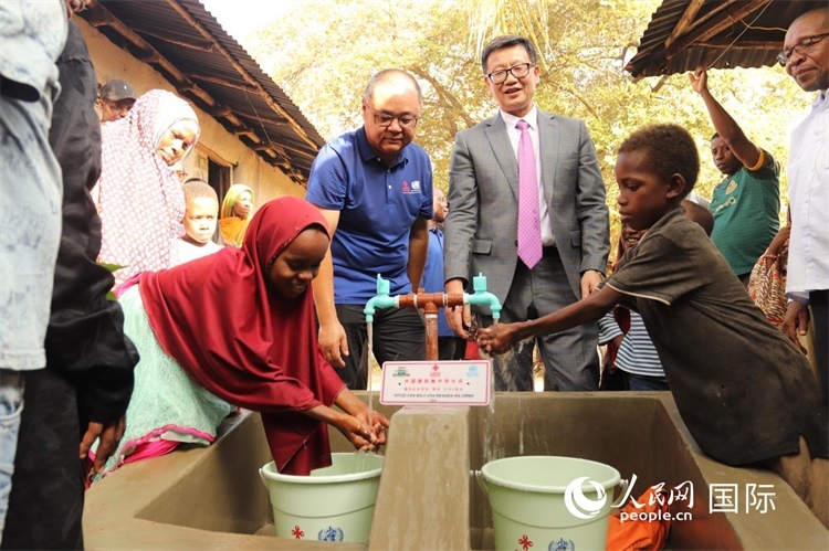 安全供水工程揭牌儀式現(xiàn)場。施亮攝