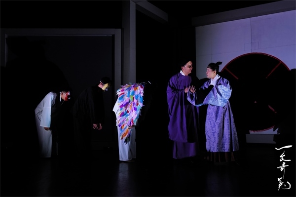 《一文奇冤》劇照。中國國家話劇院供圖