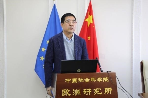 中國社會科學(xué)院歐洲研究所所長、《歐洲發(fā)展報告（2023～2024）》主編馮仲平研究員致辭。吳迪攝