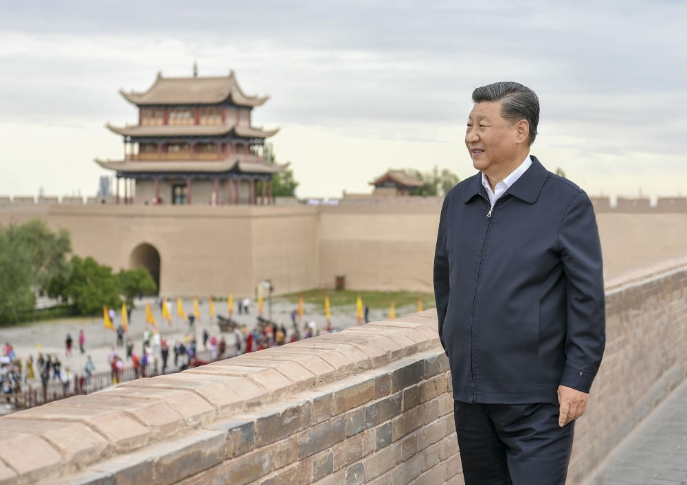 2019年8月20日上午，習近平總書記來到嘉峪關(guān)關(guān)城，登上城樓察看關(guān)城整體面貌，聽取河西走廊長城、關(guān)隘歷史文化情況介紹。新華社記者 謝環(huán)馳 攝