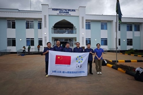 中國(guó)援桑給巴爾醫(yī)療隊(duì)在基文吉區(qū)醫(yī)院開展相關(guān)活動(dòng)。中國(guó)援桑醫(yī)療隊(duì)供圖