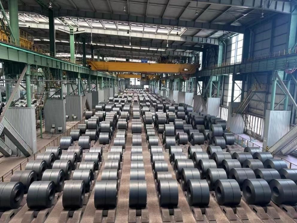 某鋼鐵工廠的自動生產(chǎn)線。人民網(wǎng)記者 王紹紹攝