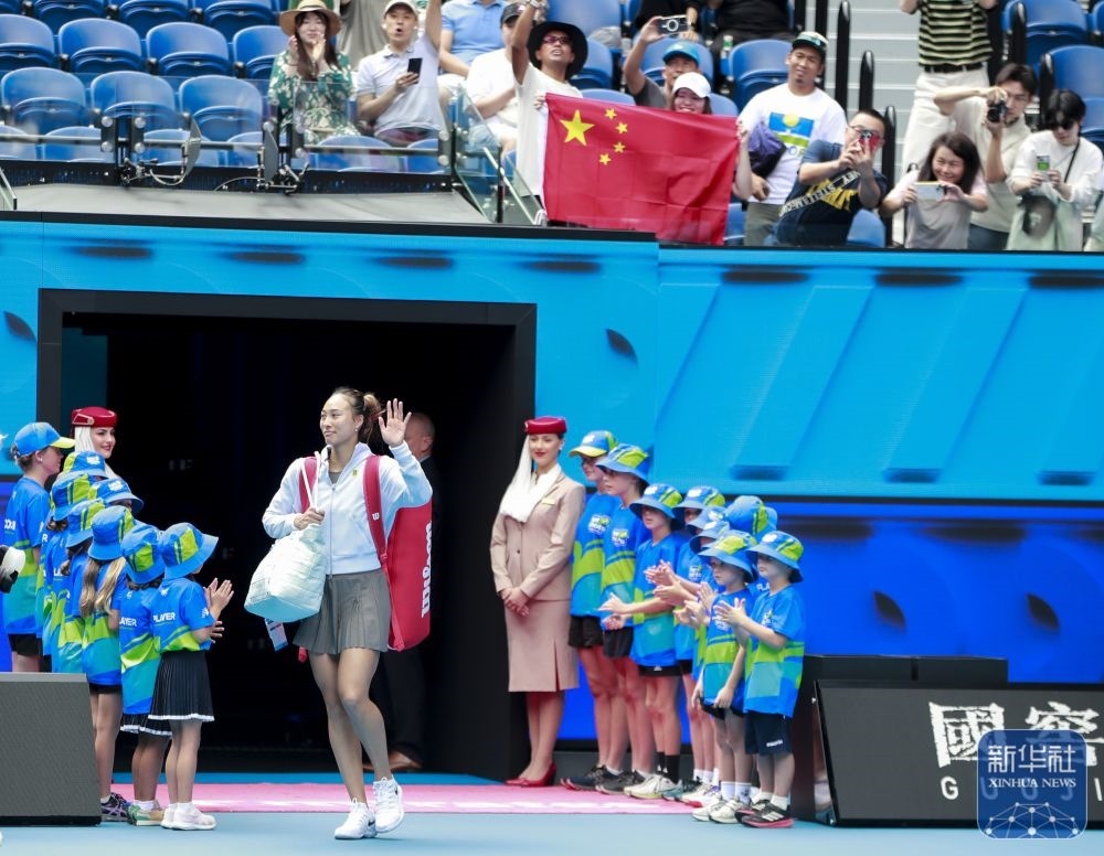 ↑鄭欽文在比賽前入場。新華社記者 馬平 攝