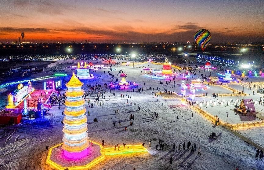 第四屆呼和浩特歡樂冰雪節(jié)活動現(xiàn)場。丁根厚攝