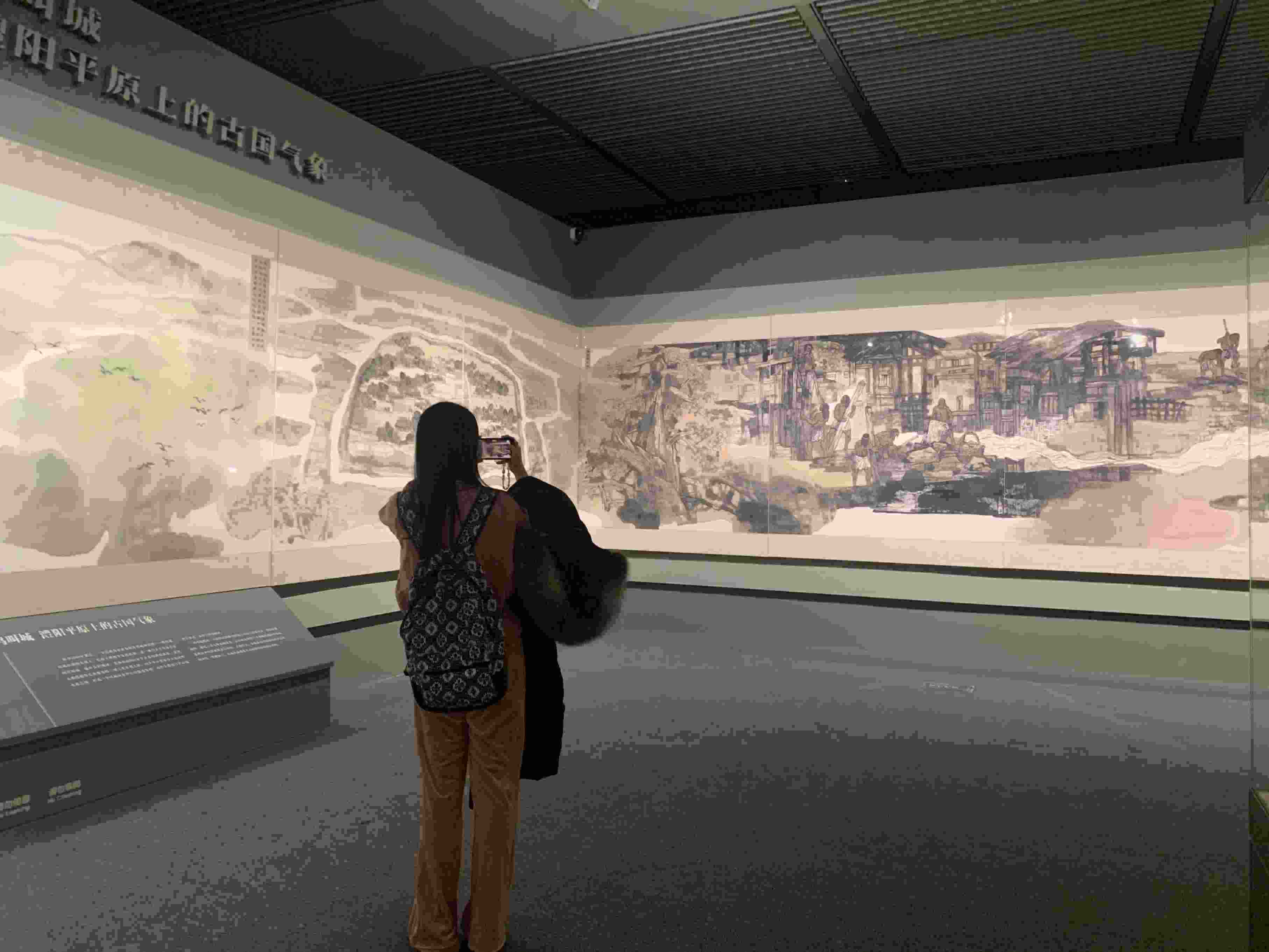 觀眾正在參觀展覽。國博供圖