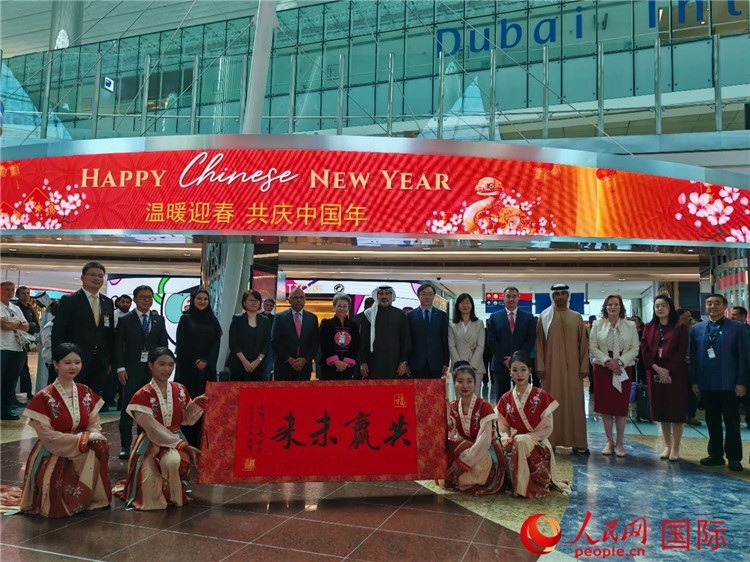 1月22日，“溫暖迎春·共慶中國年”中國新年慶典活動在迪拜國際機(jī)場舉行。人民網(wǎng)記者 張志文攝