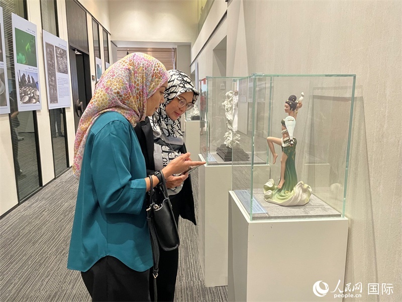 觀眾在參觀展覽。 人民網(wǎng)記者 劉慧攝