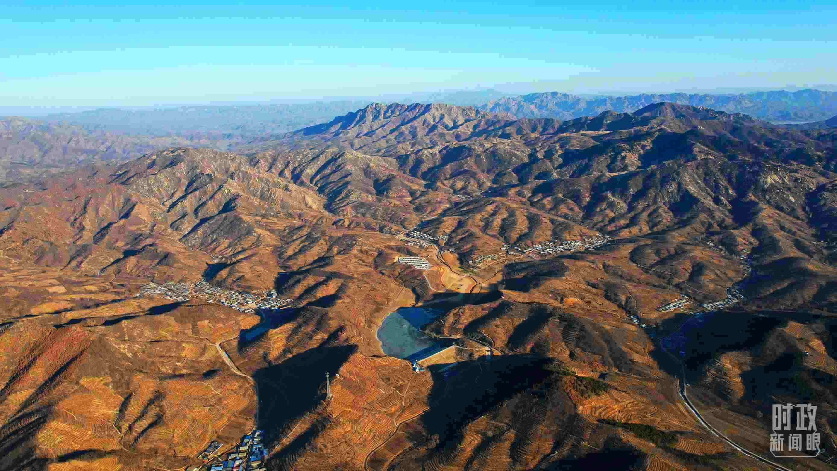 俯瞰祝家溝村。（總臺(tái)央視記者范凱拍攝）