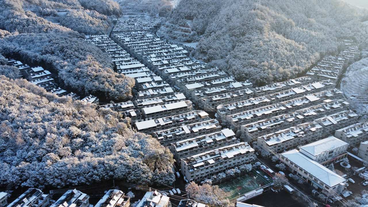 慶元縣濛洲街道同濟(jì)新村，雪后初霽。慶元縣融媒體中心 供圖