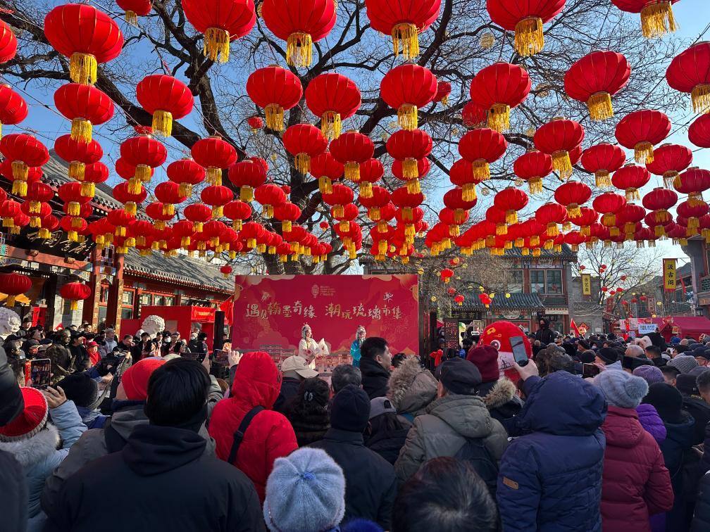 1月29日，市民游客在北京廠甸廟會感受濃濃年味。新華社記者 楊淑君 攝