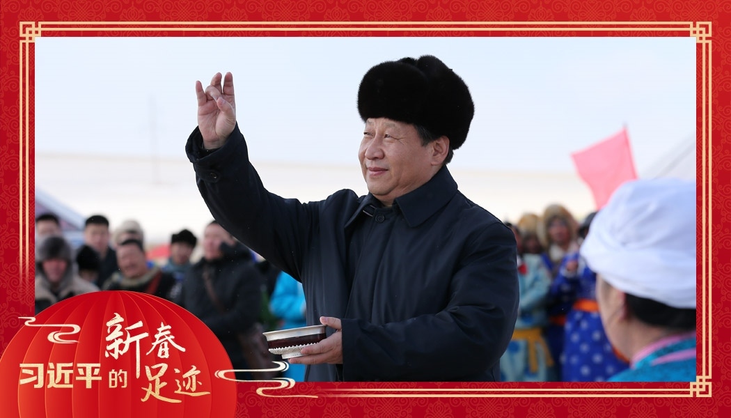 2014年1月27日，習(xí)近平總書(shū)記在內(nèi)蒙古錫林浩特市寶力根蘇木（鄉(xiāng)）參加冬季那達(dá)慕“五畜祈?！眱x式。