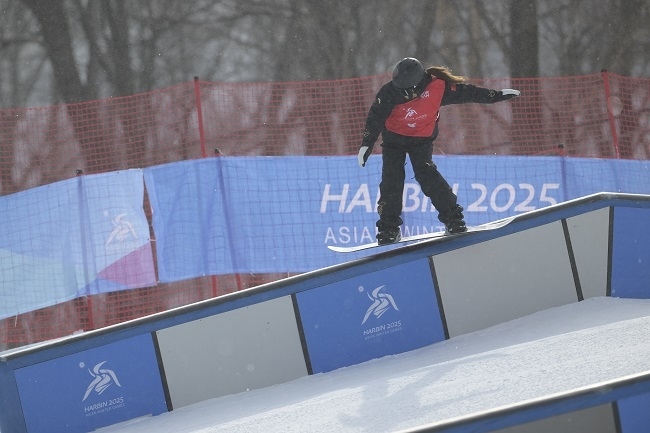 2月8日，張小楠在比賽中。新華社記者 楊冠宇攝