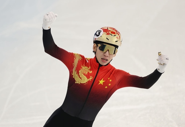 2月8日，林孝埈慶祝奪冠。新華社記者 黃偉 攝