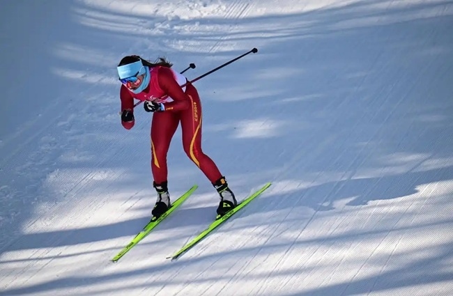 2月9日，中國(guó)隊(duì)選手巴亞尼·加林在比賽中。新華社記者 張龍攝