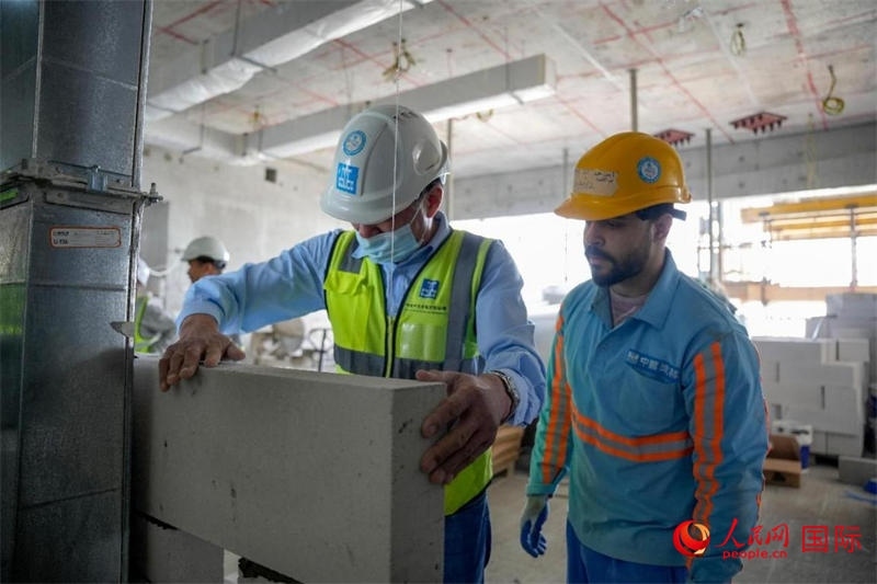 砌墻。人民網(wǎng)塔里克·易卜拉欣攝