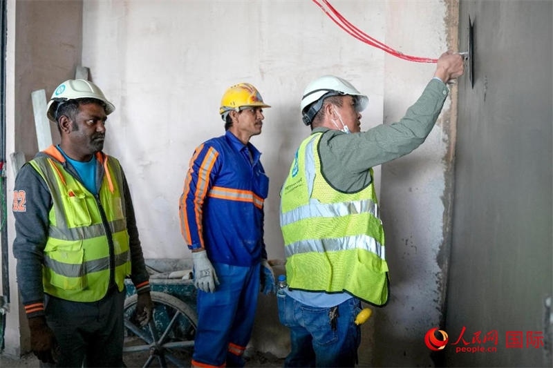 抹灰。人民網(wǎng)塔里克·易卜拉欣攝