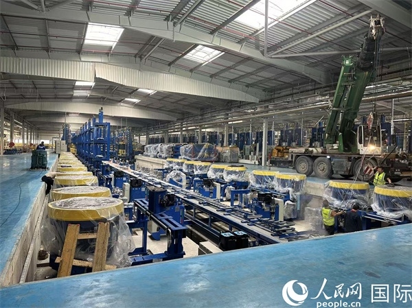 森麒麟輪胎在科技城的工廠車間。人民網(wǎng)記者 黃培昭攝