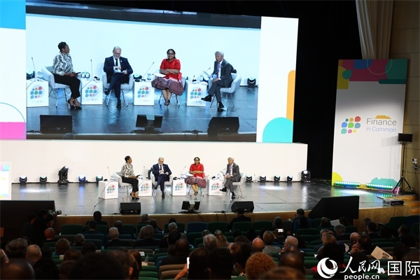 第5屆“共同金融”峰會在南非開普敦國際會議中心開幕。圖為峰會開幕式現(xiàn)場。人民網記者戴楷然攝