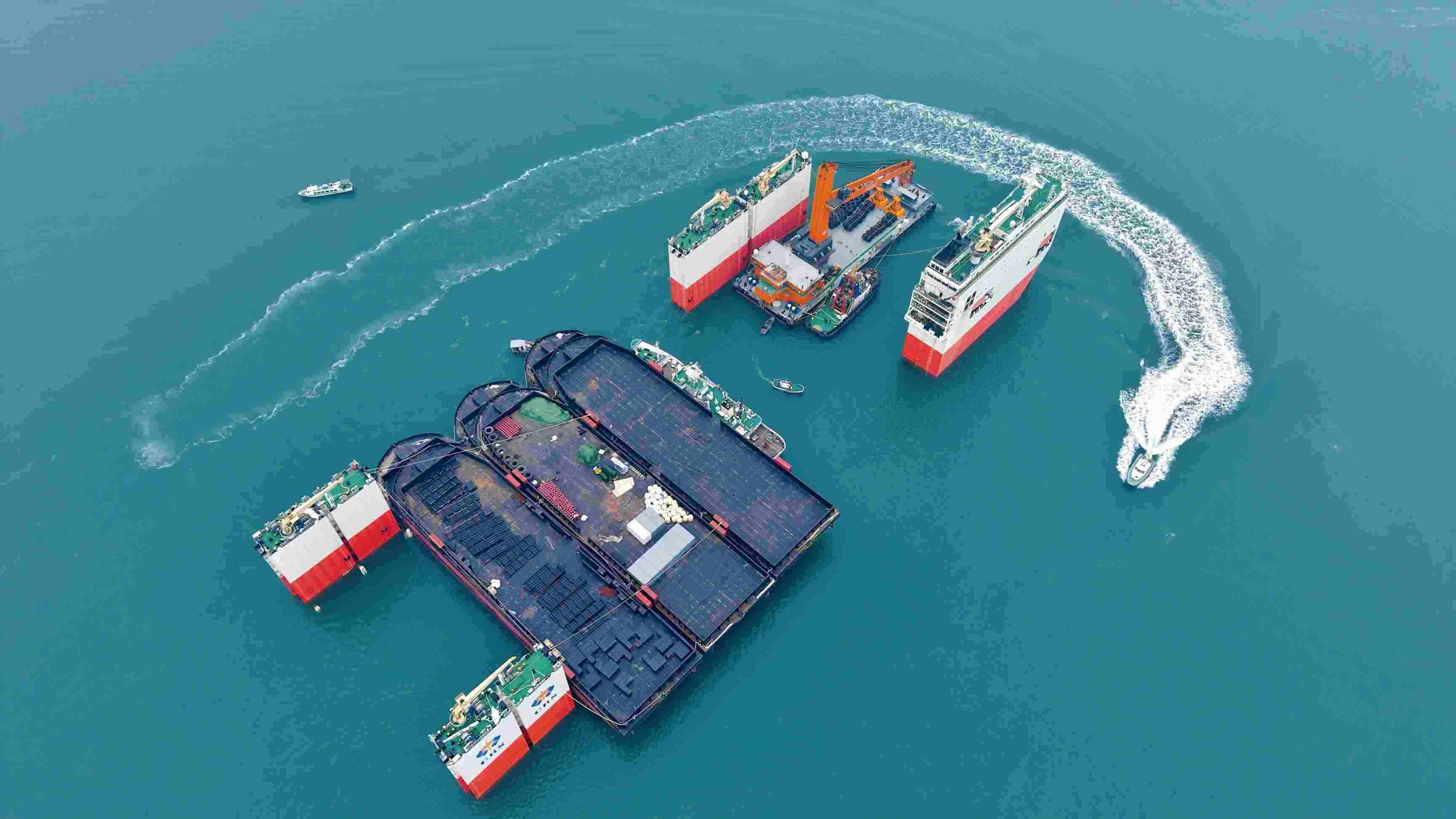 “華瑞龍”輪裝載13艘船舶前往幾內(nèi)亞。受訪方供圖