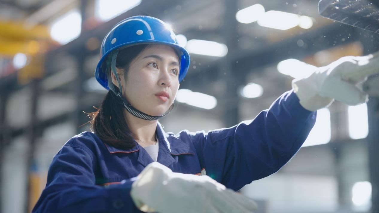 老中鐵路有限公司萬象運營管理中心機輛車間希達在工作中。老中鐵路有限公司供圖