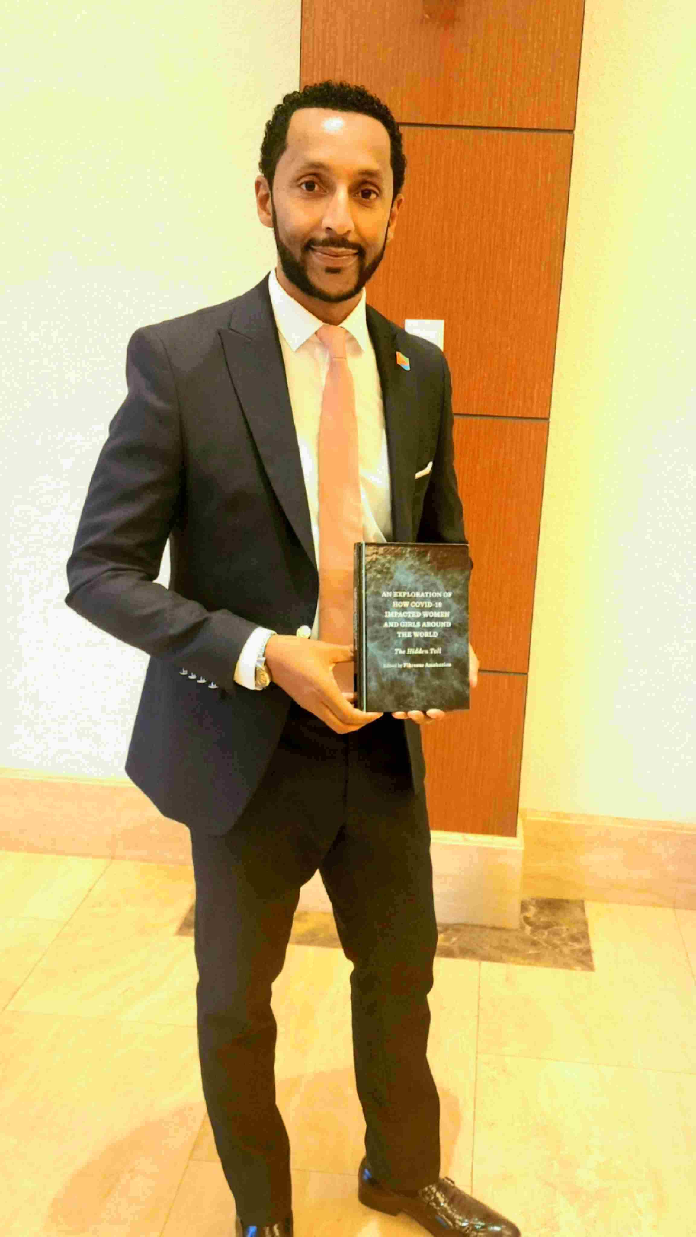 厄立特里亞戰(zhàn)略研究中心研究員、知名作家學(xué)者菲克雷耶蘇斯。圖片由受訪者提供