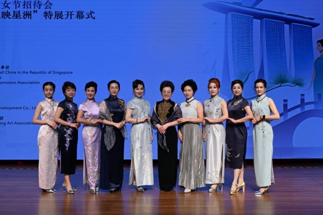 海派旗袍走秀展示著不同款式旗袍的獨特魅力。新加坡中國文化中心供圖